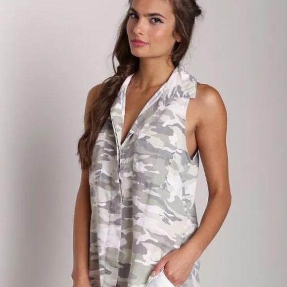 Bella Dahl Tops - 🌸 Bella Dahl camo button up tank size XS NWOT 🌸
